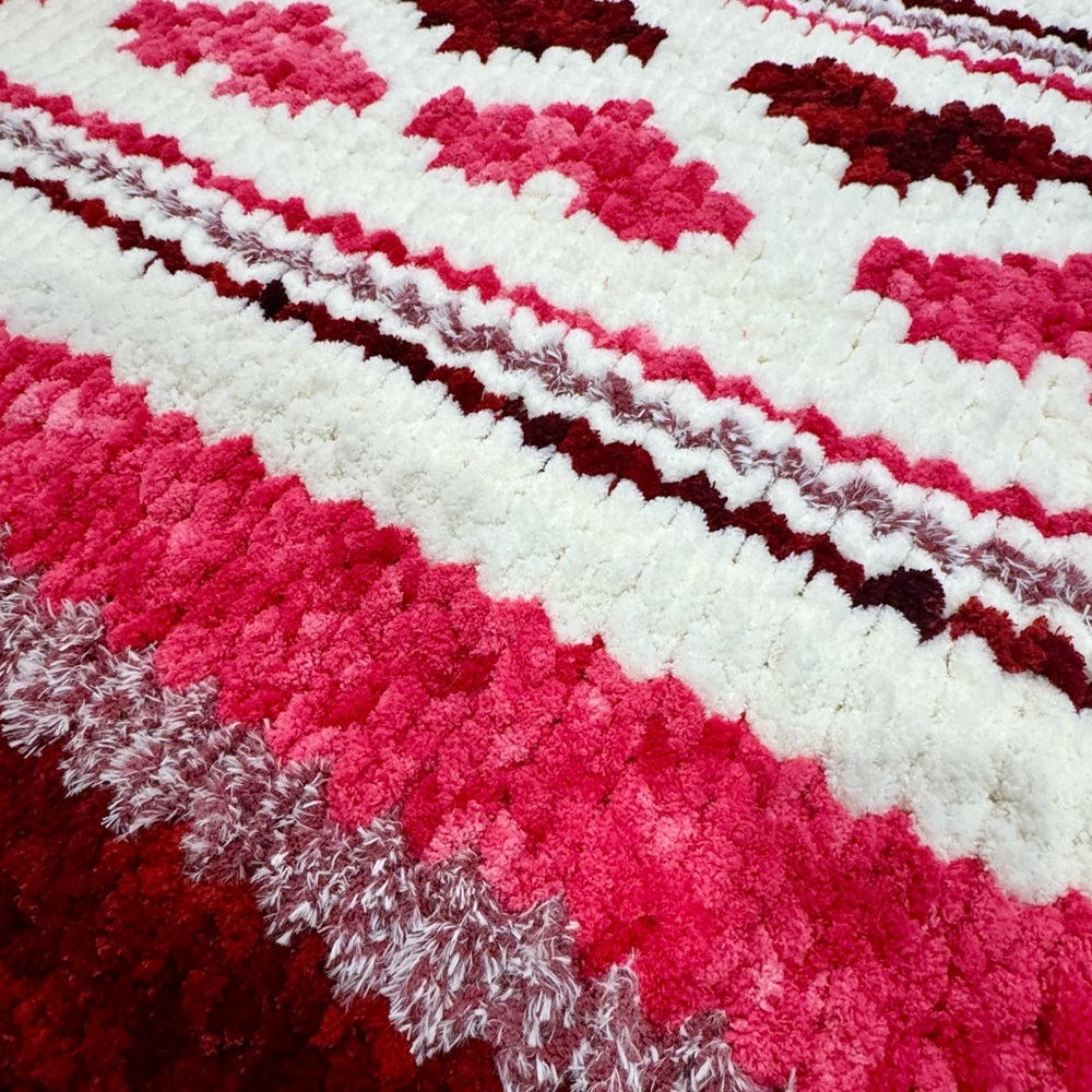 Handmade Heart Patterned Knit Blanket - Picture 2 of 3